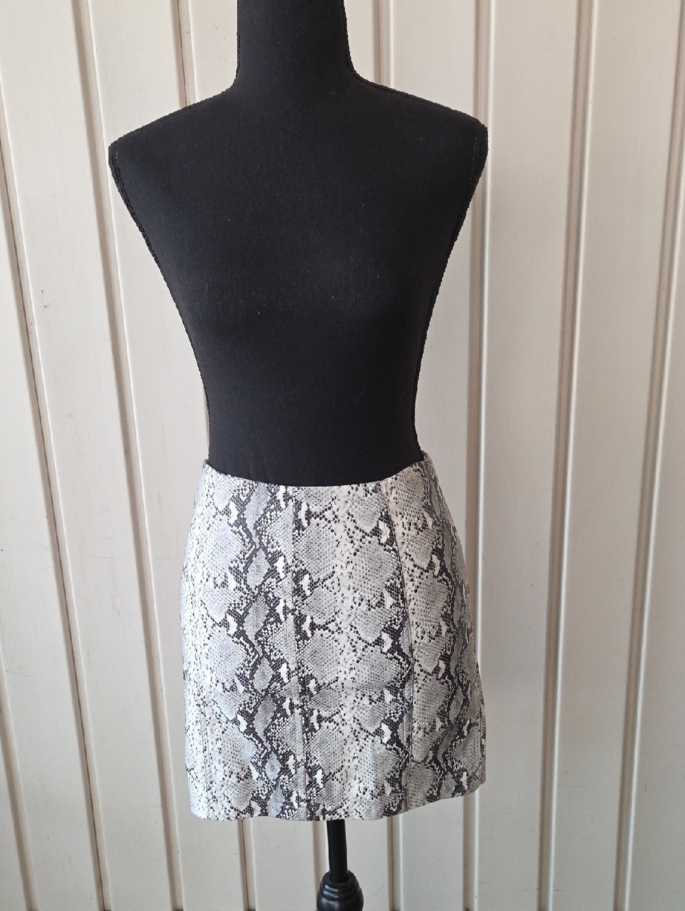 Wild Honey Black & White Snake-Print Mini Skirt Size S